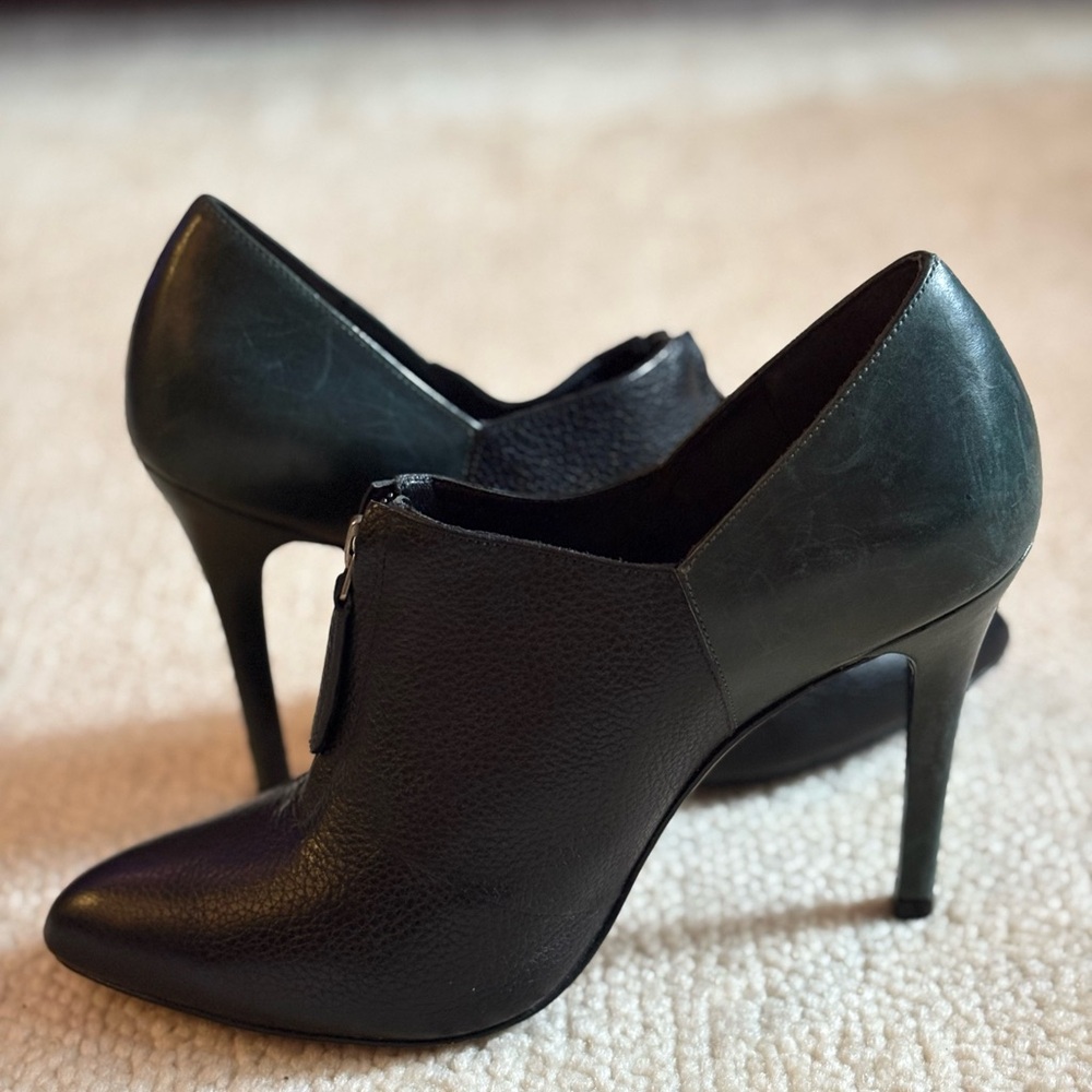 Pour La Victoire Black Stiletto Heels